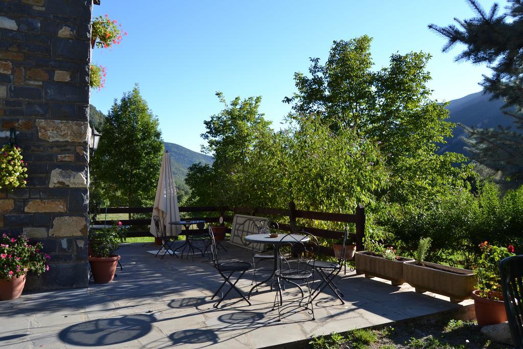 Hotel Vina Olivan Sarvisé Buitenkant foto