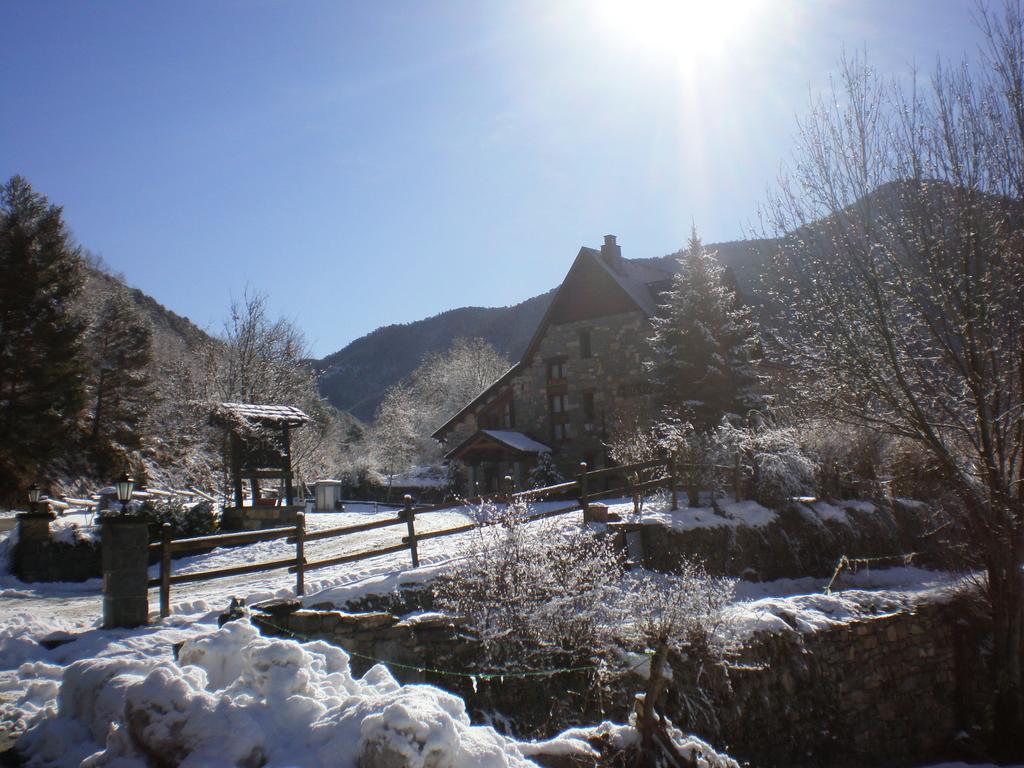 Hotel Vina Olivan Sarvisé Buitenkant foto