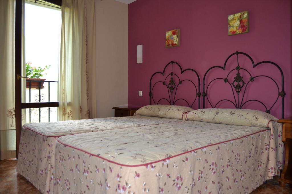 Hotel Vina Olivan Sarvisé Kamer foto