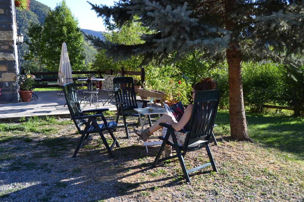 Hotel Vina Olivan Sarvisé Buitenkant foto